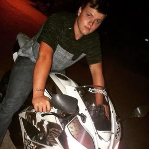 Meet your Posher, Levi